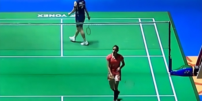 背后却反映 背后却反映