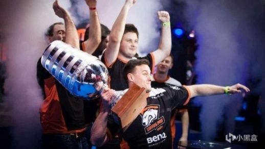 她们在随后 她们在随后